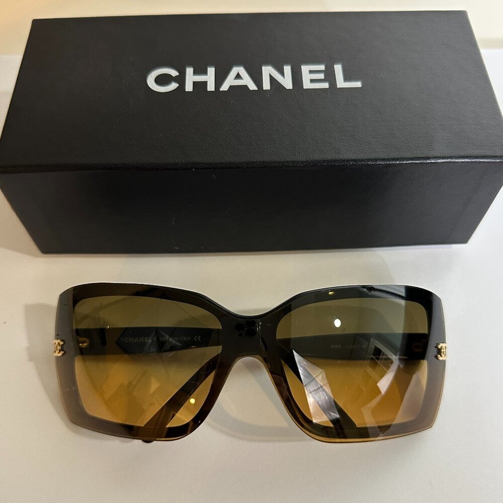 Authentic Chanel logo sunglasses with box& case